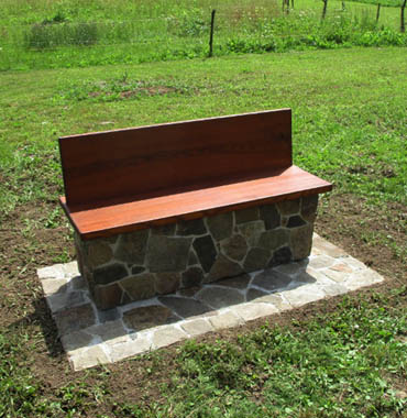 kamenná lavice